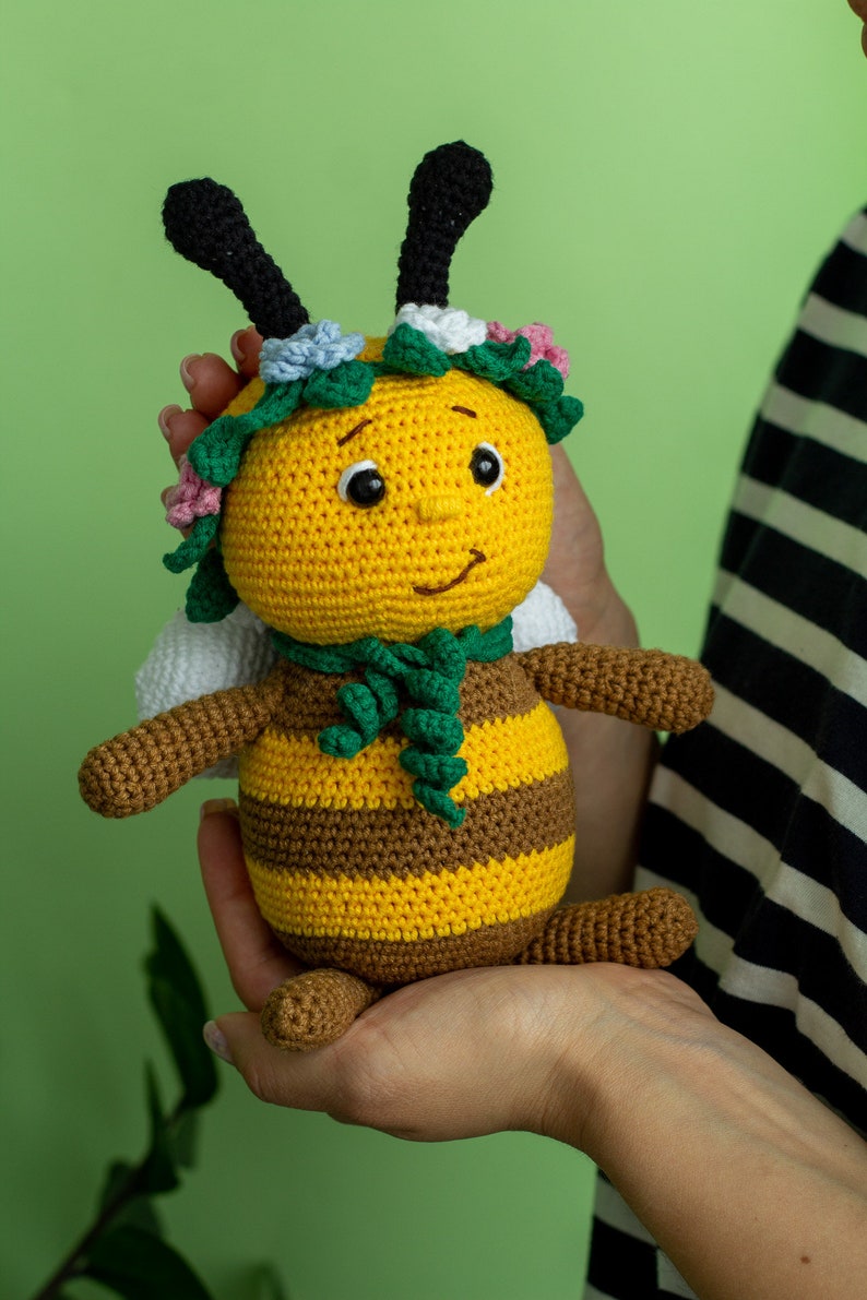 Knitted amigurumi toy Bee, Crochet bee, amigurumi bee, amigurumi toys image 3