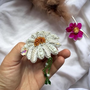 Beaded Chamomile Brooch: Hand Embroidered Floral Pin
