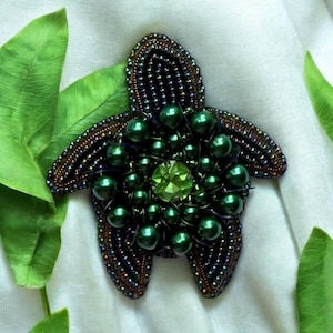 Handmade Beaded Turtle Brooch: Embroidered Beach Style Pin
