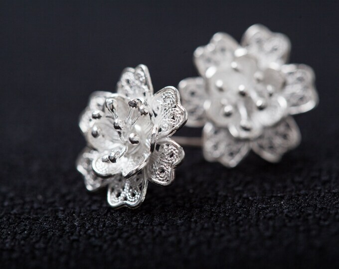 Silver Handcrafted Filigree Flowers earrings
