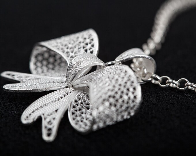 Silver Filigree Handcrafted Bowknot Necklace