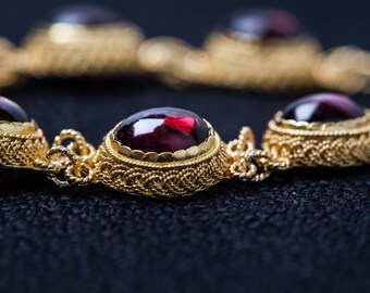 Gold filigree bracelet - garnet - nature stone - find and luxurious in the ancient Chinese imperial style of extruded filigree