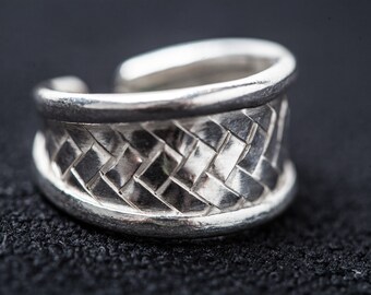 Simple Knotwork Ring - Real wove silver - not cast - unisex - men and women