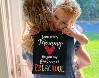 Descarga instantánea del cartel del primer día de preescolar Cartel imprimible divertido de Pre-K para PreK 2023 Cartel del primer día de clases Deja de llorar, mamá, primer día de PreK