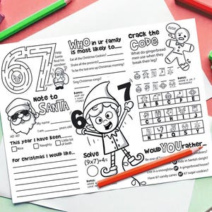 Puede incluir: Hoja de actividades navideñas en blanco y negro con laberintos, rompecabezas y espacios en blanco. Presenta ilustraciones de Papá Noel, un elfo y un hombre de jengibre. Incluye el texto "Note to Santa" y "Crack the Code". Un lápiz rojo descansa sobre la hoja.