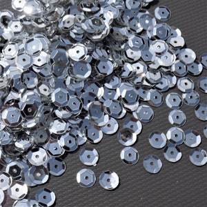 NEW 6mm Metallic Silver Semi-Cupped Sequins x 20g. Hundreds of shiny metallic silver 6mm sequins. Costumes, fashion, embroidery, craft.