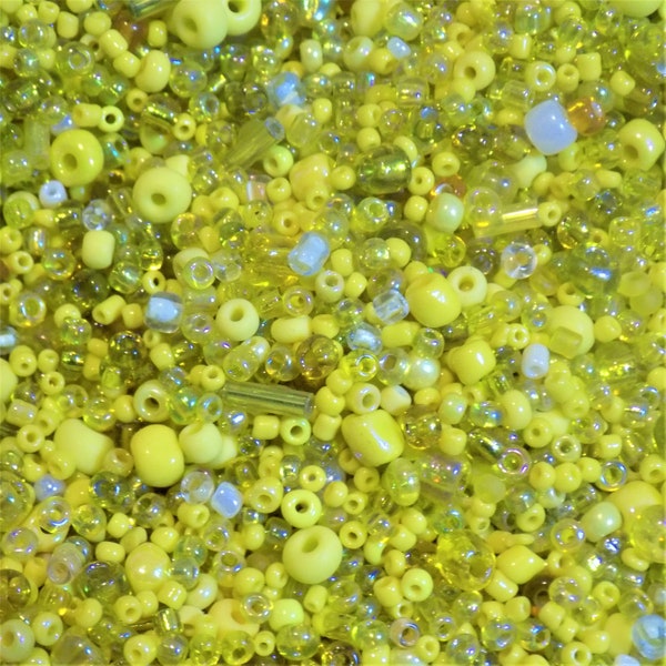 25g Beutel mit gelb farbigen gemischten Glasperlen. Gemischte Größe Perlen. Nähen, Sticken, Verzierungen. Basteln. Kreatives Basteln