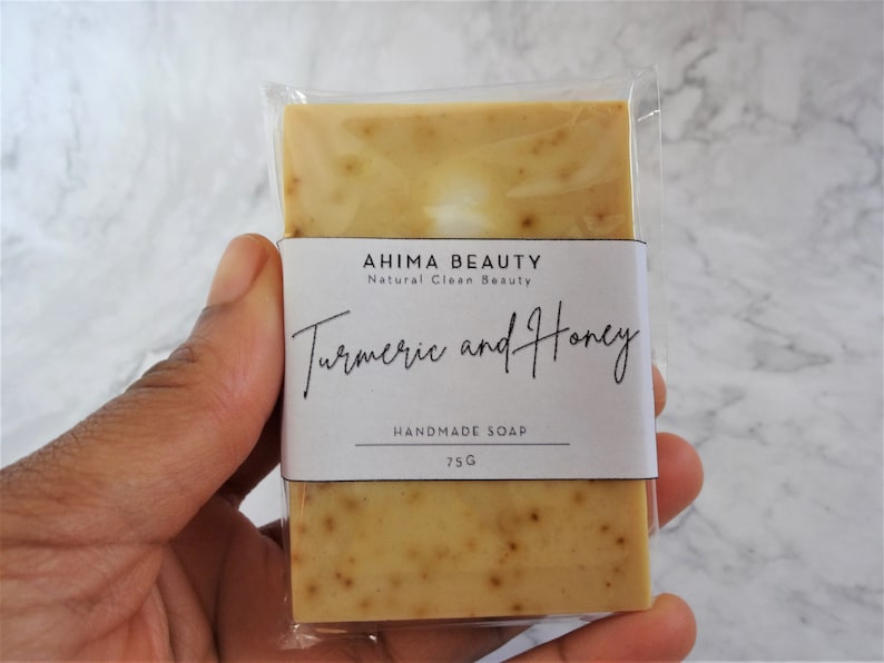Puede incluir: Jab&oacute;n hecho a mano de c&uacute;rcuma y miel Ahimsa Beauty, belleza natural y limpia, 75 g