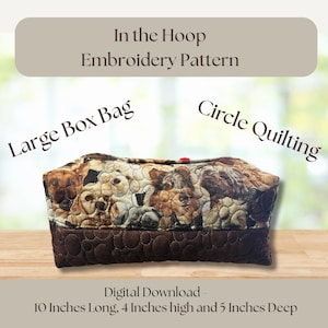 Puede incluir: Una bolsa de caja acolchada marrón con un tejido estampado de perros. La bolsa mide 25,4 cm de largo, 10,2 cm de alto y 12,7 cm de profundidad. La bolsa está hecha con acolchado circular y es un patrón de bordado para bordar en el aro.