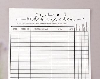 Può includere: Un tracker di ordini stampabile con colonne per data, ID ordine, nome del cliente, articolo, quantità, iniziato, spedito e consegnato. Il tracker è progettato per piccole imprese e venditori Etsy.