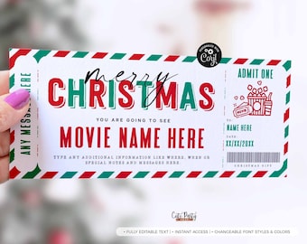 Könnte beinhalten: Eine druckbare Weihnachts-Kinokartenvorlage mit roten, grünen und weißen Streifen. Der Text lautet "Frohe Weihnachten, Sie werden sehen Filmname hier. Geben Sie alle zusätzlichen Informationen wie wo, wann oder besondere Notizen und Nachrichten hier ein."