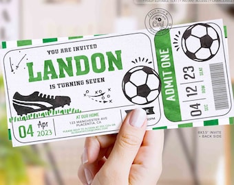 Puede incluir: Una invitación a una fiesta de cumpleaños de temática futbolística, de color verde y blanco, con el texto "You are invited Landon is turning seven" y un gráfico de balón de fútbol. La invitación tiene forma de boleto con el texto "Admit One" y "04 12 23".