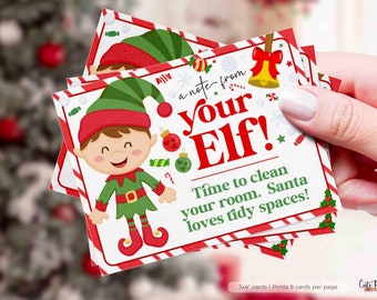Puede incluir: Una tarjeta de nota de elfo de Navidad imprimible con una ilustración de elfo de dibujos animados y el texto "a note from your Elf! Time to clean your room. Santa loves tidy spaces!"