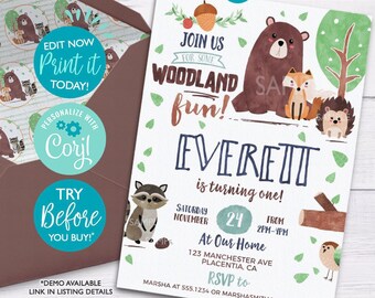 Può includere: Invito a una festa di compleanno a tema bosco con uno sfondo ad acquerello che presenta un orso, una volpe, un procione e un riccio. L'invito è per il primo compleanno di Everett e include la data, l'ora e il luogo. Il testo "Unisciti a noi per un po' di divertimento nel bosco!" è scritto in un carattere fantasioso.