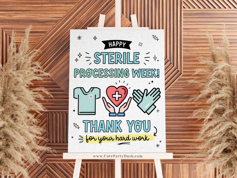 Może przedstawiać: Biały znak z niebieskim i ż&oacute;łtym tekstem, na kt&oacute;rym napisano "Happy Sterile Processing Week! Thank you for your hard work." Są ilustracje bluzy chirurgicznej, serca z krzyżem i pary rękawic.