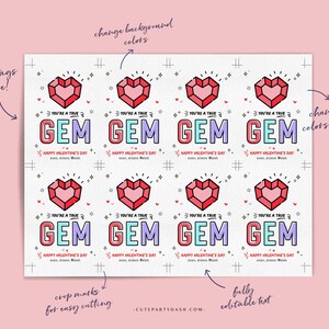K&ouml;nnte beinhalten: Blatt mit Valentinstag-Geschenkanh&auml;ngern mit sich wiederholendem Design. Jedes Etikett zeigt einen herzf&ouml;rmigen roten Edelstein, das Wort "GEM" in einer bunten Schriftart und den Text "You're a True Gem".