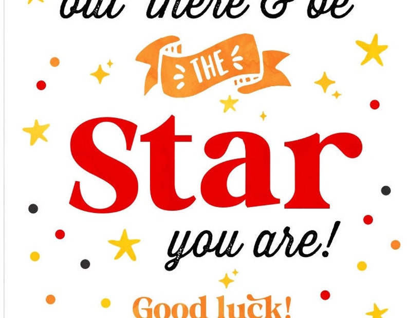 Może przedstawiać: Białe tło z czerwoną i czarną grafiką tekstową, kt&oacute;ra m&oacute;wi "You are the star you are!" z ż&oacute;łtą wstążką, na kt&oacute;rej napisano "The" oraz rozproszeniem ż&oacute;łtych gwiazd i czerwonych i czarnych kropek.