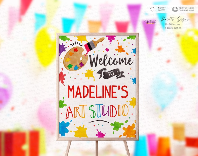 Pu&ograve; includere: Un cartello di benvenuto per uno studio d'arte con una tavolozza di colori e schizzi di vernice in colori arcobaleno. Il cartello dice "Benvenuti allo studio d'arte di Madeline".