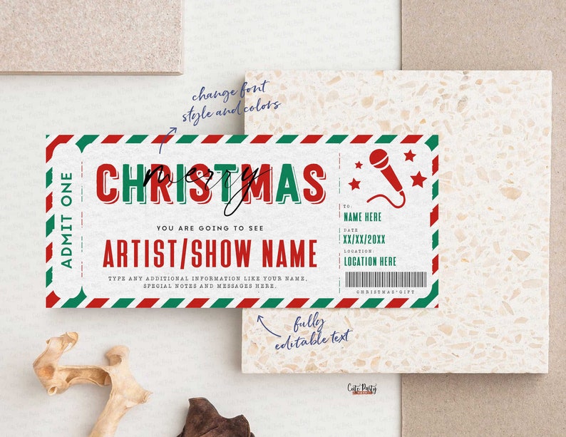 Pu&ograve; includere: Un biglietto di Natale rosso e verde con il testo "CHRISTMAS" in rosso e bianco. Il biglietto dice "You are going to see ARTIST/SHOW NAME" e ha spazio per un nome, una data e una posizione.