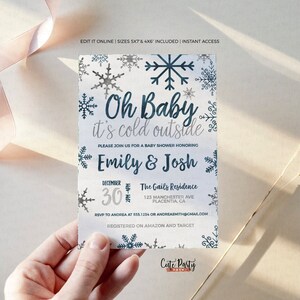 Puede incluir: Una invitaci&oacute;n de baby shower blanca con copos de nieve azules y plateados. El texto dice "Oh Baby it's cold outside" e incluye los nombres "Emily & Josh" y la fecha "December 30".