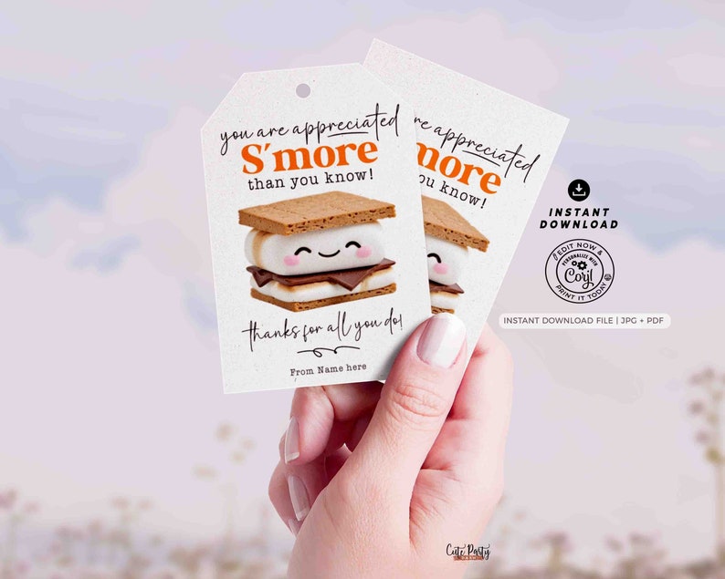 Może przedstawiać: Drukowana etykieta prezentowa z kresk&oacute;wkowym s'morem z tekstem "You are appreciated S'more than you know!" i "Thanks for all you do!" Etykieta jest przeznaczona na prezent dla nauczyciela lub wsp&oacute;łpracownika.
