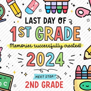 Op de afbeelding: Een kleurrijke afbeelding met de tekst "Laatste dag van de 1e klas" en "Herinneringen succesvol gecre&euml;erd! 2024" in een regenboog van kleuren. De afbeelding bevat ook een schoolbord met de letters "abc" en andere schoolbenodigdheden zoals een potlood, kleurpotloden, een schaar en een aardbol.