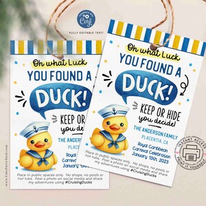 K&ouml;nnte beinhalten: Zwei druckbare Etiketten mit einem blau-gelben Streifenrand. Die Etiketten zeigen eine Comic-Ente mit einem Matrosenhut und dem Text "Oh what Luck You Found a Duck! Keep or Hide You Decide!" Die Etiketten sind f&uuml;r eine Royal Caribbean Carnival Celebration im Januar 2023.