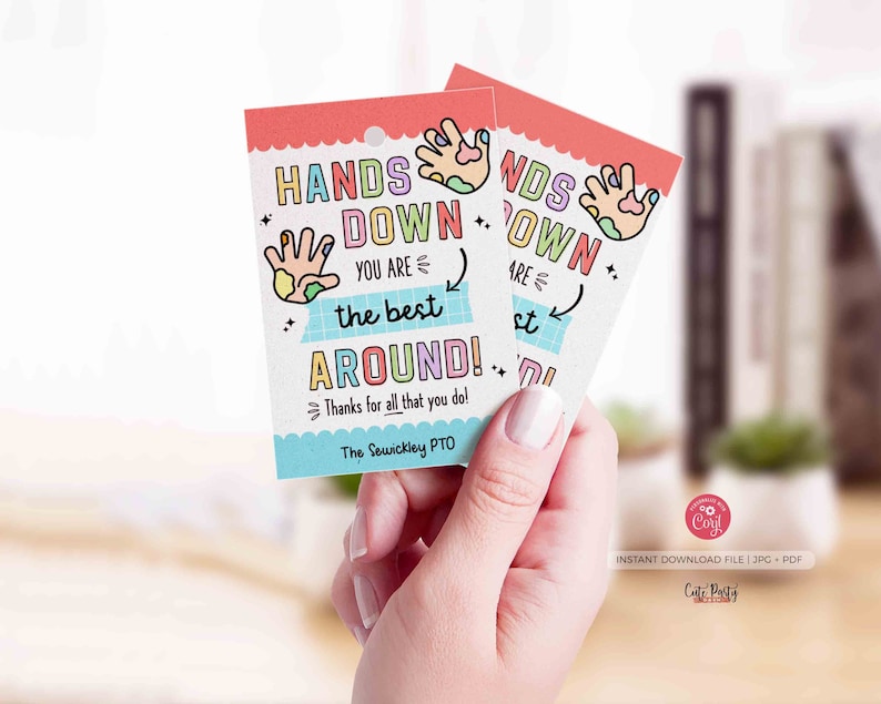 K&ouml;nnte beinhalten: Zwei bunte bedruckbare Geschenkanh&auml;nger mit dem Text "Hands Down You Are The Best Around!" und "Thanks for all that you do! The Sewickley PTO".