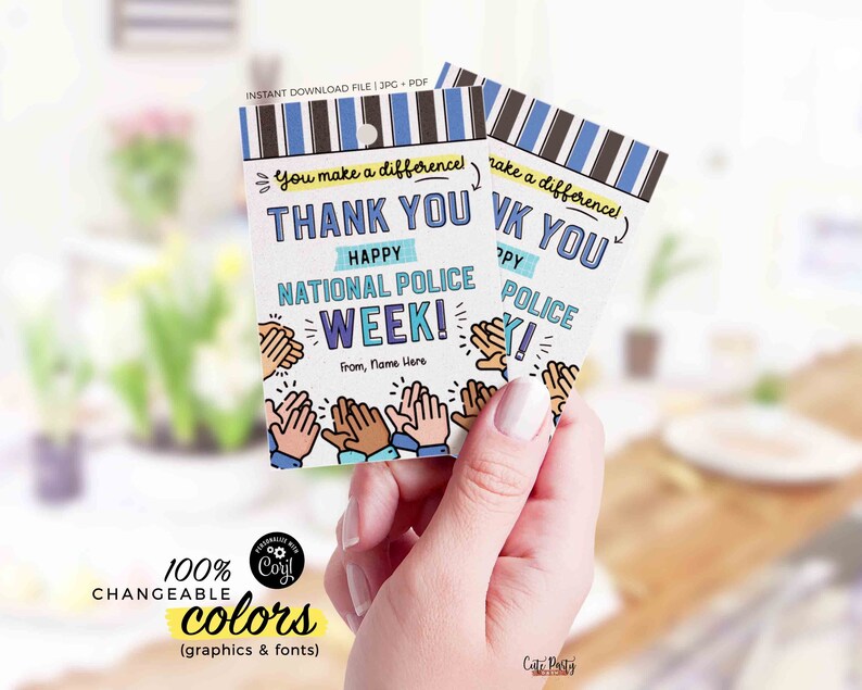 Puede incluir: Dos tarjetas de agradecimiento imprimibles con un borde a rayas azul y negro. Las tarjetas presentan una ilustraci&oacute;n de dibujos animados de manos aplaudiendo y el texto "Gracias" y "&iexcl;Feliz Semana Nacional de la Polic&iacute;a!"