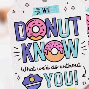 Puede incluir: Una tarjeta blanca con un gr&aacute;fico de donut rosa y naranja y el texto "We donut know what we'd do without you!" en letras azules y moradas. La tarjeta tiene un gr&aacute;fico de placa de polic&iacute;a azul y blanca.