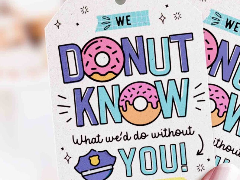 Puede incluir: Una tarjeta blanca con un gr&aacute;fico de donut rosa y naranja y el texto "We donut know what we'd do without you!" en letras azules y moradas. La tarjeta tiene un gr&aacute;fico de placa de polic&iacute;a azul y blanca.