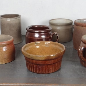 Fransk antik strimmig ramequin, glaserat stengods, liten skål