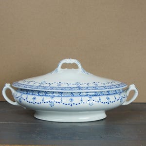 Antique vegetable tureen, vegetable dish, white and blue tureen, Lincoln Pottery, Princess pattern, England