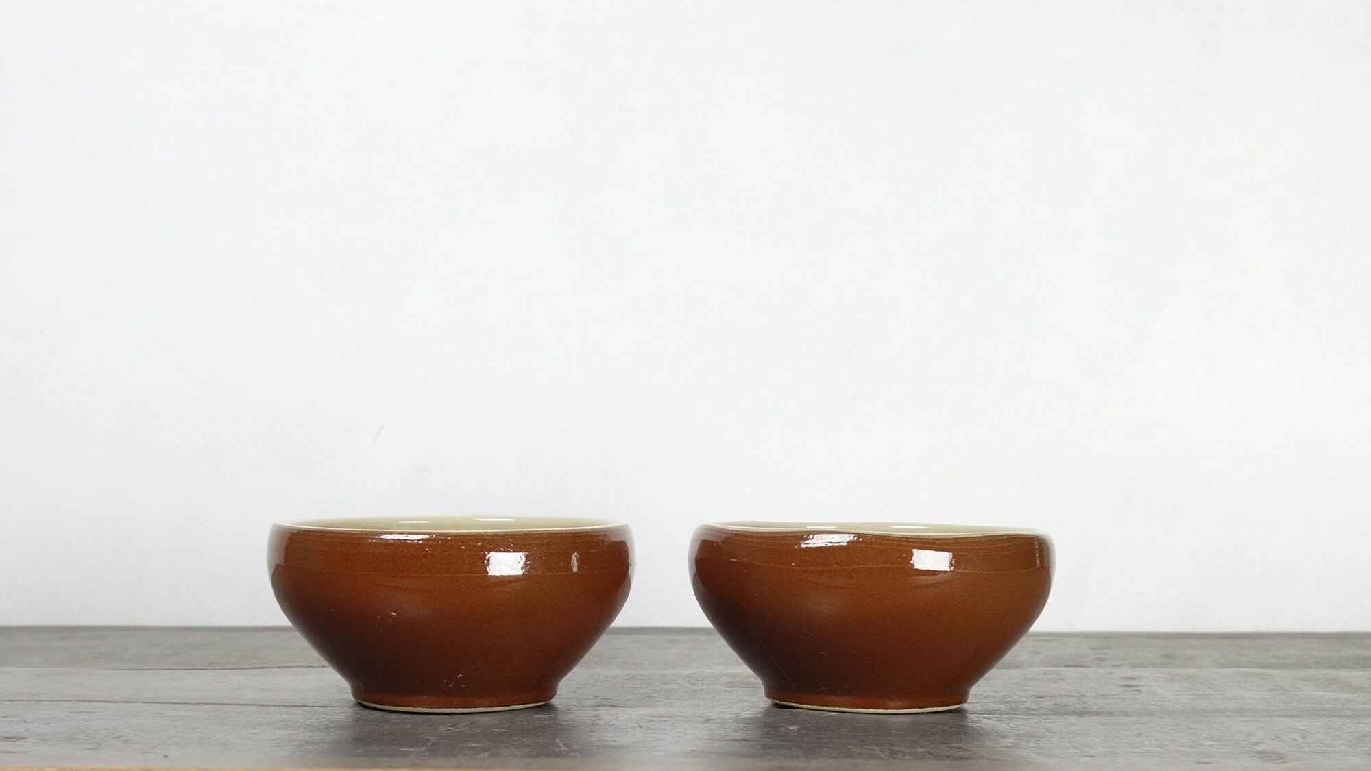 New Old Stock, Vintage Français Petits Bols en Grès, Ensemble de 2 Ramequins, Grès Émaillé, Poterie 