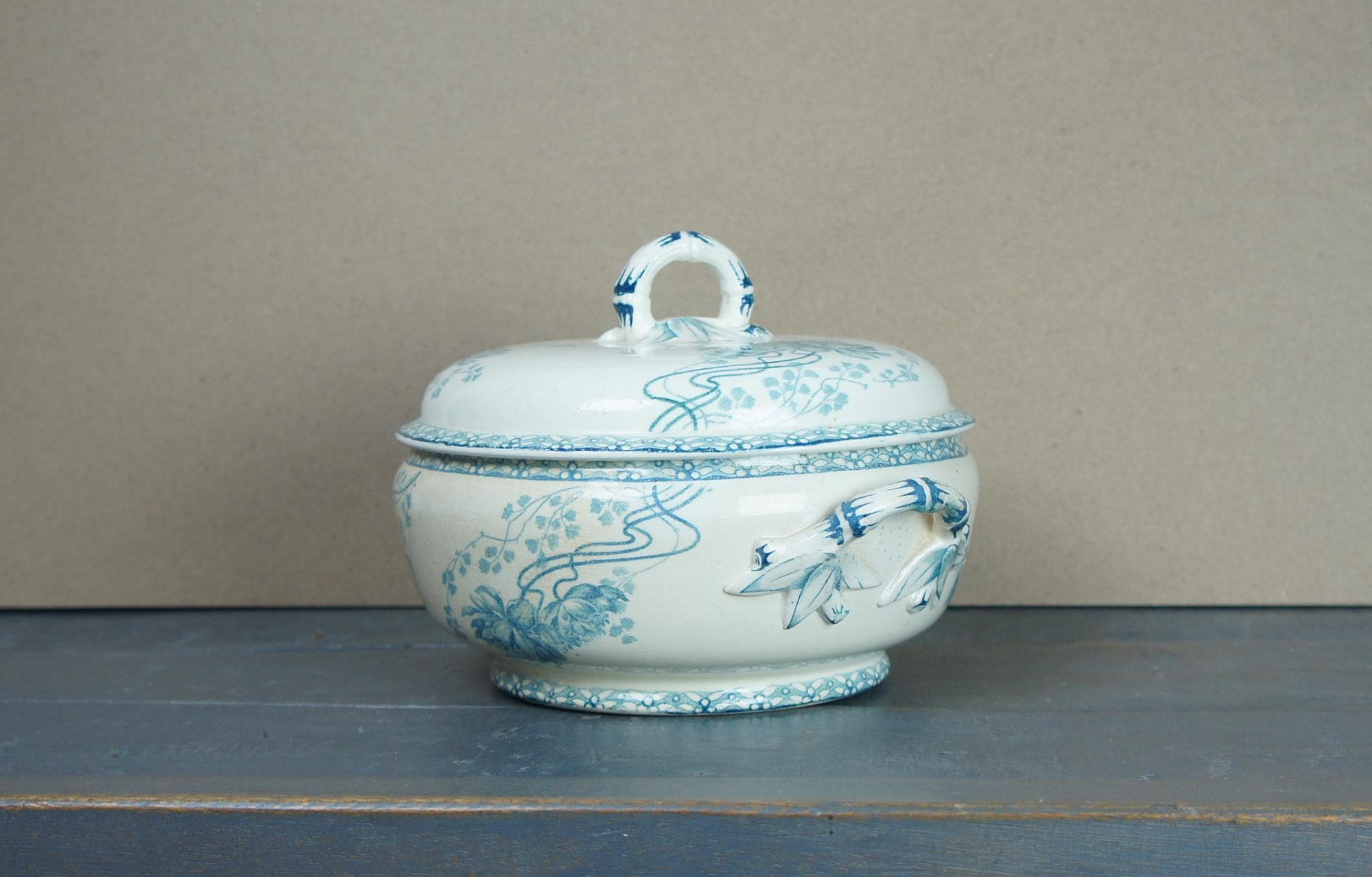スープチュリーン　Soup Tureen 木の実柄 ポーセラーツ スープチュリーン Soup Tureen 木の実柄 ポーセラーツ