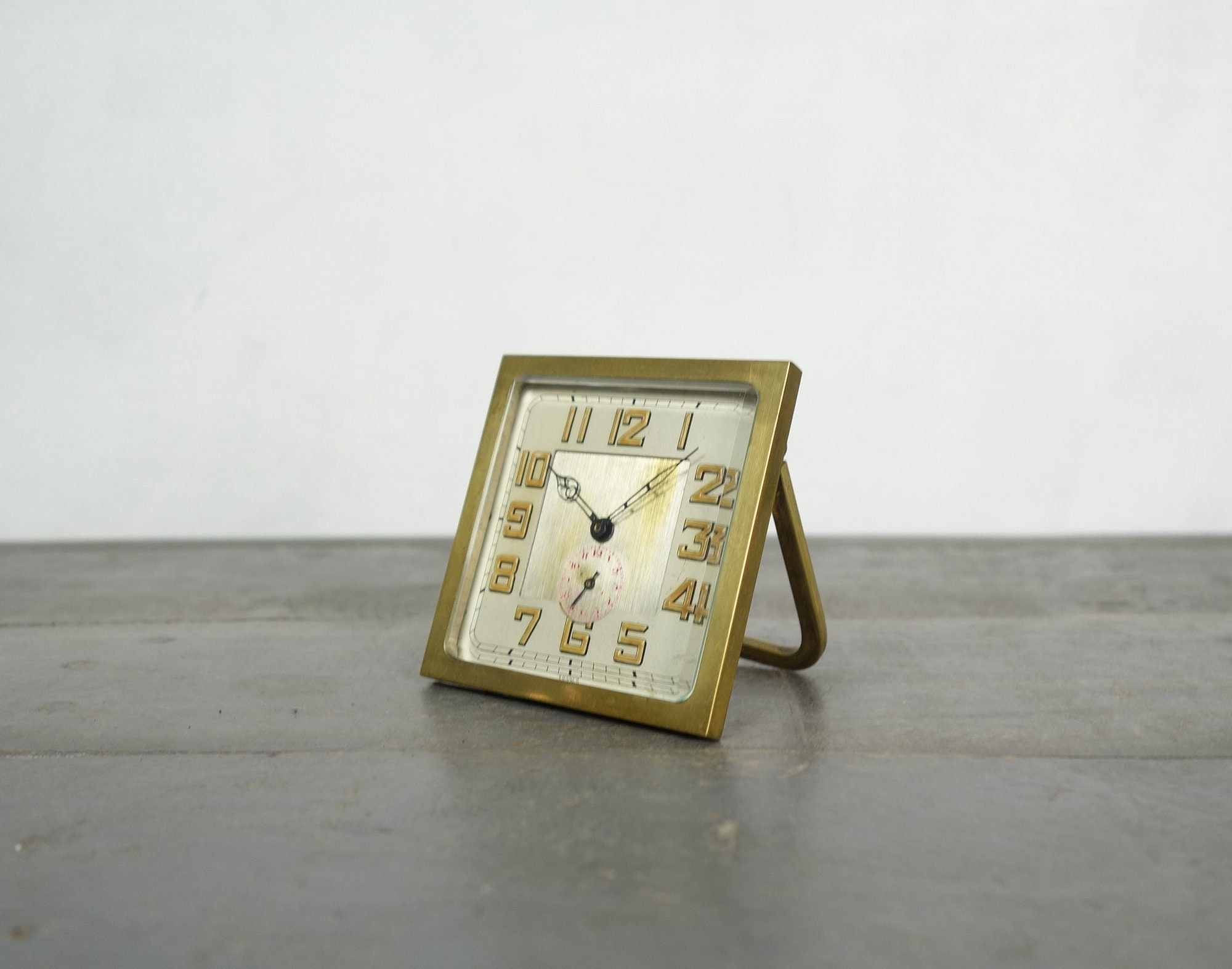 Français Horloge Antique, Pour La Décoration, Petite Taille, Forme Carrée, Laiton et Verre Biseauté,