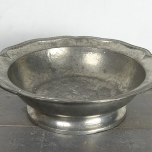 French vintage tin cup, footed pewter cup, table center, tin mixing bowl, fruit bowl, trinket bowl, vide poche, foliated rim