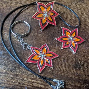 Latex / Rubber Pride Lilie Emaille Pin / Halskette / Schlüsselanhänger / Patch