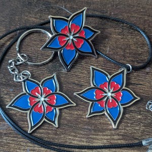 Broche/colar/chaveiro/patch de esmalte de couro Pride Lily