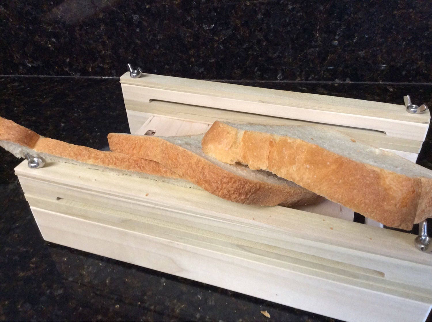 Horizontal Adjustable Bread Slicing Guide