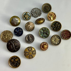 Lot 18 Small Metal Antique Victorian Buttons Flowers Original Tints Old Variety