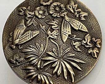 Medium Antique Insect Metal French Tighttop Picture Button Flowers Botanical Old Paris Backmark