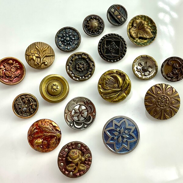 Lot 18 Small Metal Antique Buttons Old Variety Flowers Original Tints