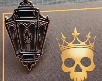 Victorian Street Lamp Enamel Pin – Dark Academia Lapel Badge