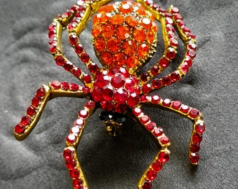 Gothic Red Crystal Spider Brooch - Vintage Gold-Tone Arachnid Pin, Occult Statement Jewelry, Halloween Accessory, Faceted Rhinestones Brooch