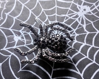 Black Crystal Spider Brooch – Antiqued Silver Gothic Pin, Gothic Statement Pin, Dark Academia Jewelry, Collector Accessory