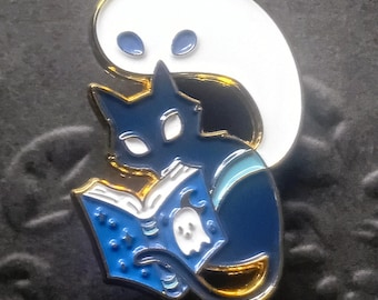 Literary Cat Enamel Pin – The Midnight Reader – Book & Ghost Motif, Dark Academia Accessory, Collector’s Bookish Pin