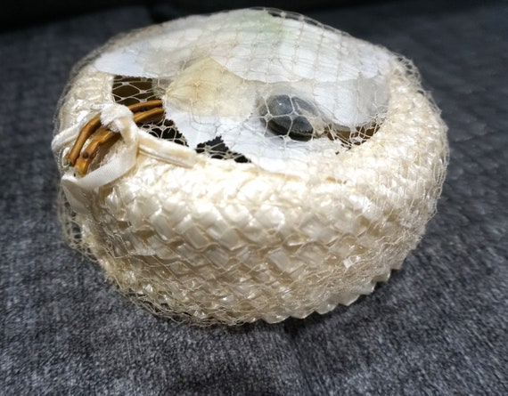 Vintage Pillbox Ivory Hat - Plastic Weave and Netting  display picture 2