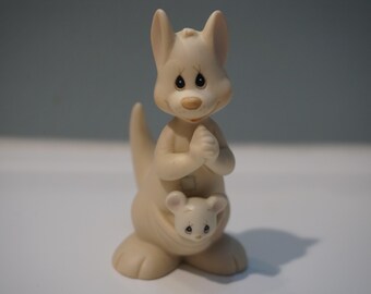 Vintage 1988 Precious Moments "Hello World" Kangaroo & Baby Figurine 521175