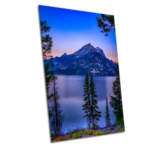 WY Teton National Park Jenny Lake Sonnenaufgang Reflexionen 3 Blaue Stunde Vertikal